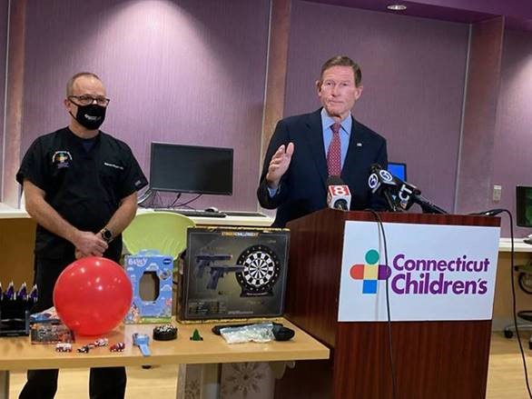 Ahead of the holiday season, U.S. Senator Richard Blumenthal (D-CT) joined safety experts at Connecticut Children’s Medical Center to highlight the warnings of U.S. PIRG’s annual Trouble in Toyland report. 